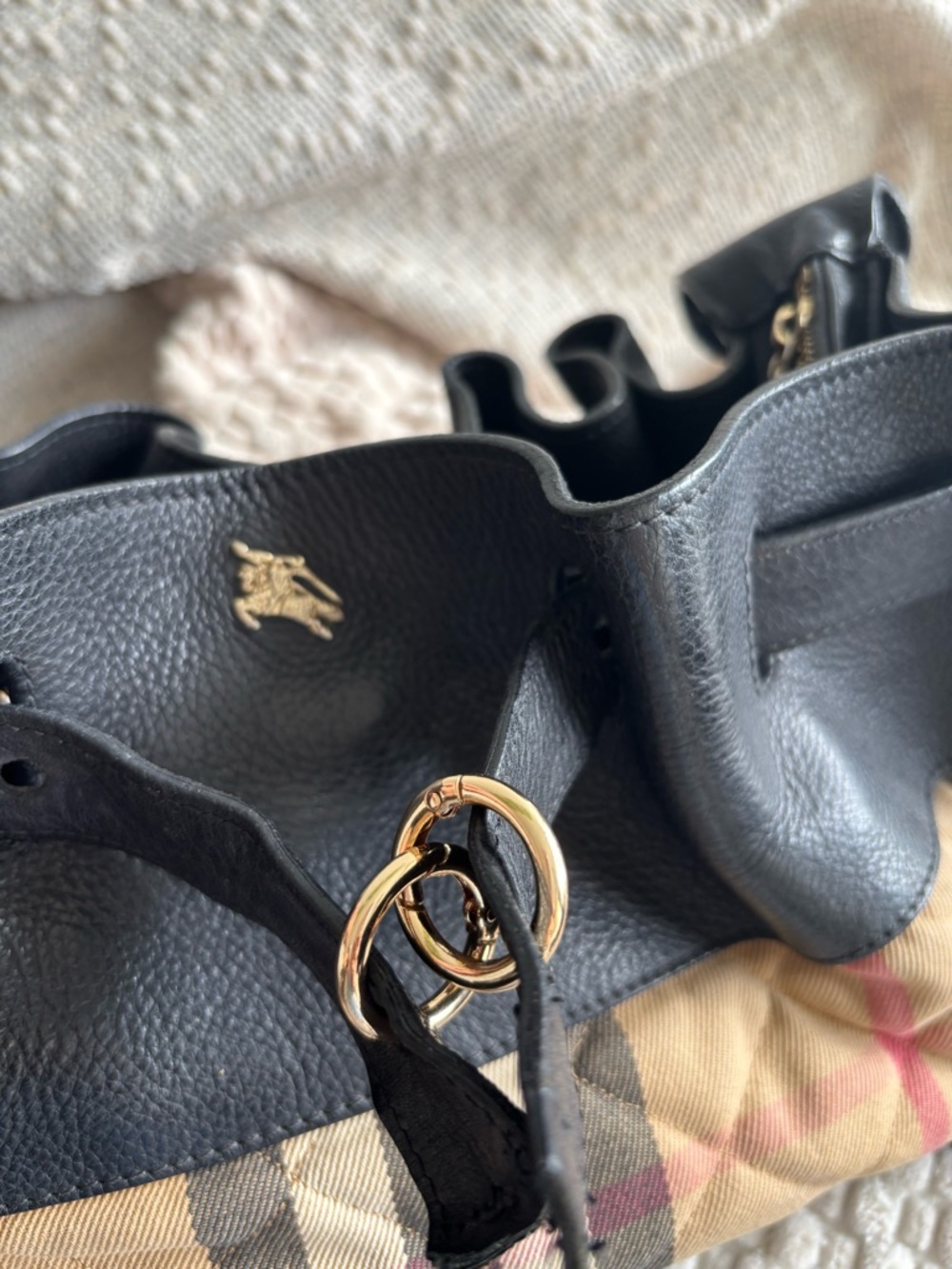 Authentic Burberry Classic Black Leather Vintage Shoulder Bag - Picture 9 of 11
